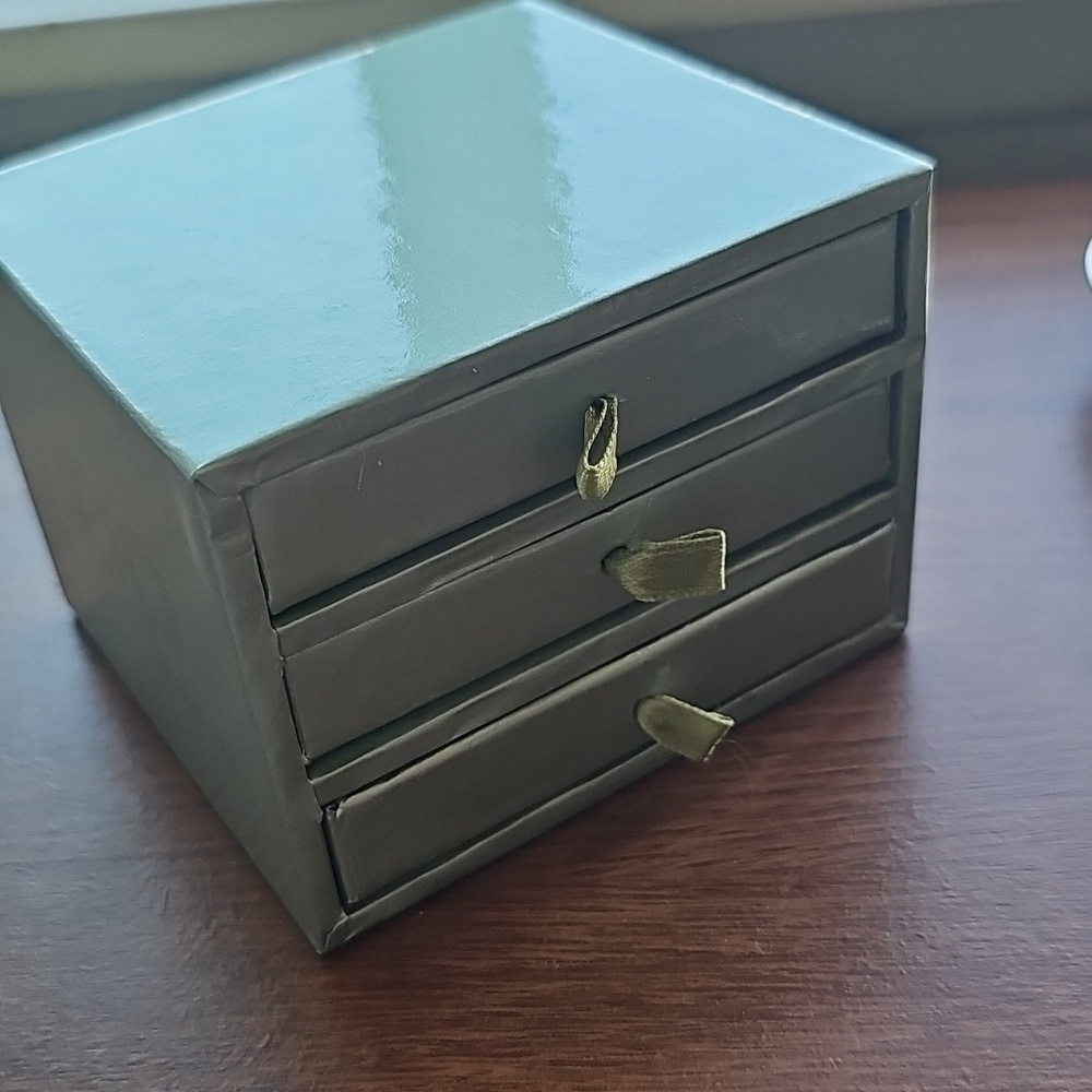 New Cassie's Make-Me-Up Cabinet By Pop Beauty - Green - Picture 9 of 9